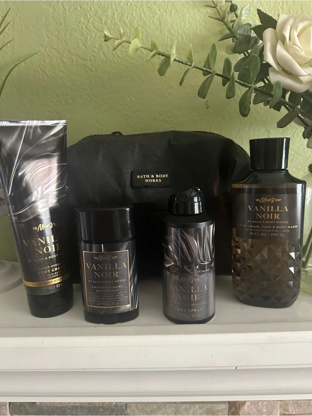 Bath & Body Works Vanilla Noir Men's Gift Set - Black and Gold Accents